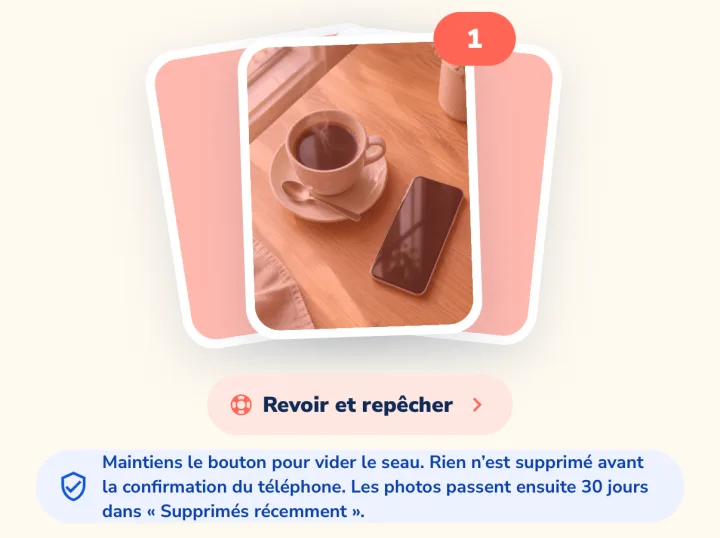 Le seau en fin de tri : une photo de café en attente, le bouton « Revoir et repêcher », et le rappel que rien n’est supprimé avant la confirmation du téléphone.